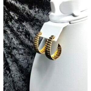 vintage gold tone ribbed design hoop push back earrings